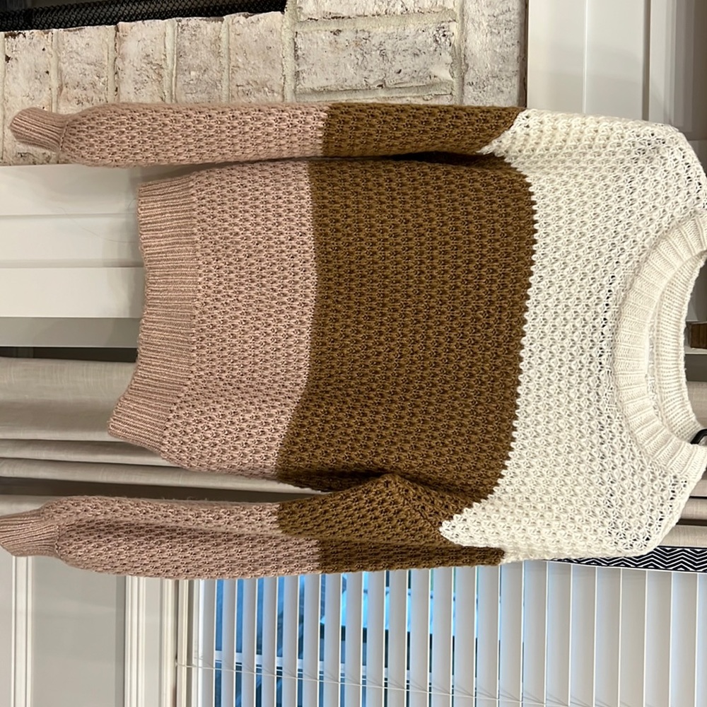 Abercrombie & Fitch multi color sweater. Gently worn, in perfect condition.